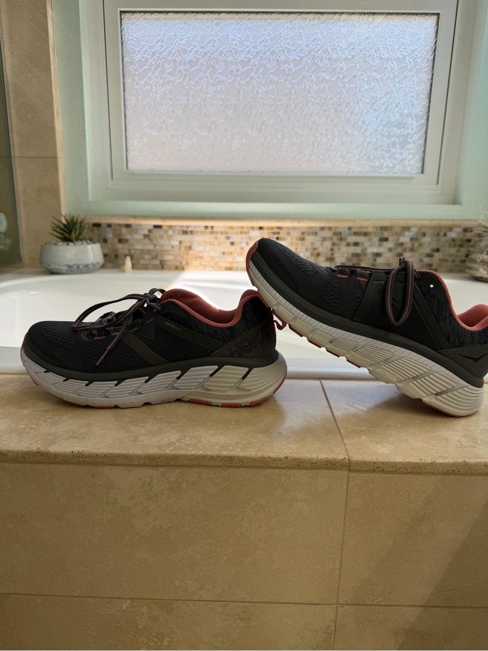Women’s Hoka Gaviota 2. Size 10